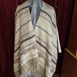 NWT LA Express Shrug/Shawl/Throw/Wrap Southwestern pattern Fringe Cottagecore